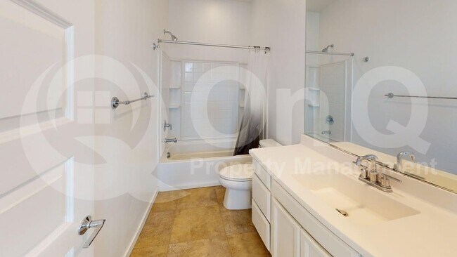 Building Photo - 9131 W Glenrosa Ave