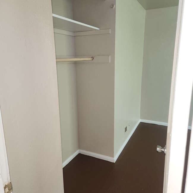 Building Photo - 1415 NW Carden Ave