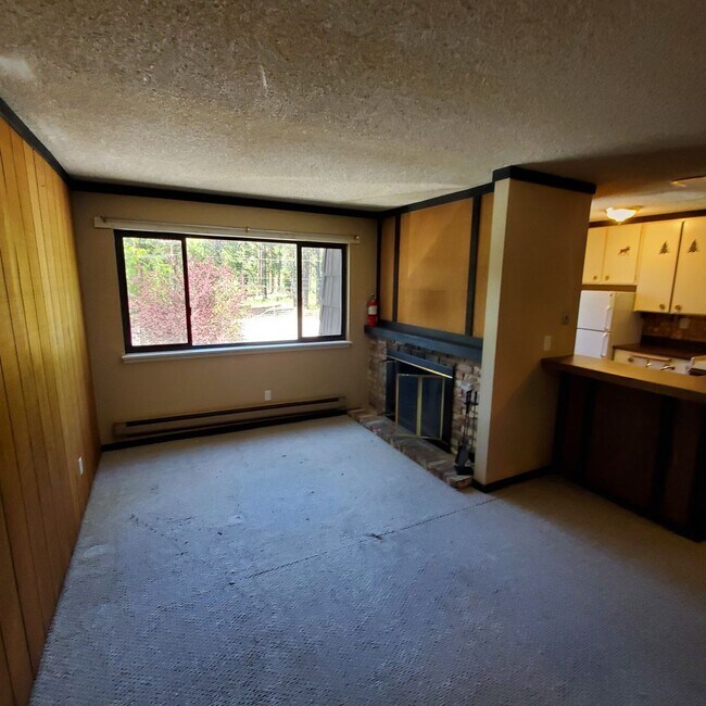 Building Photo - New Listing! LONG TERM: Great Amenities! Spacious Interior! Private Beach!