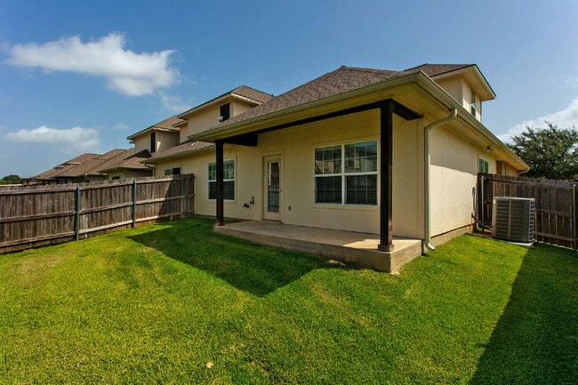 Building Photo - Welcome Home to Summit Crossing