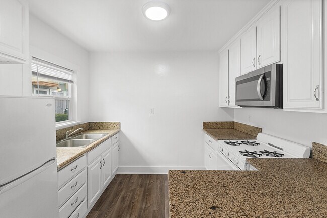 Building Photo - 5418 Fountain Ave