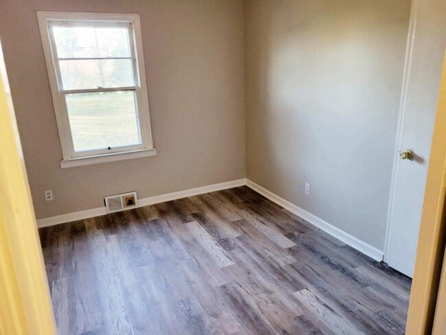 Building Photo - 5405 Hilltop Cir