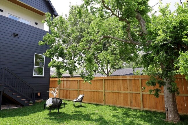 Building Photo - 609 E 38th St