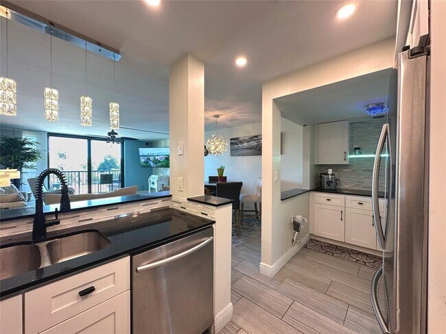 Building Photo - 1350 River Reach Dr