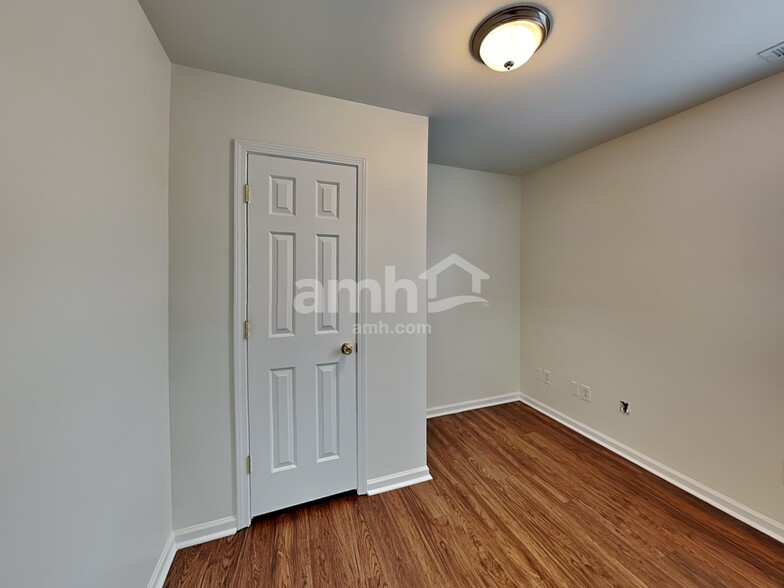Building Photo - 5902 Carolina Manor Ct