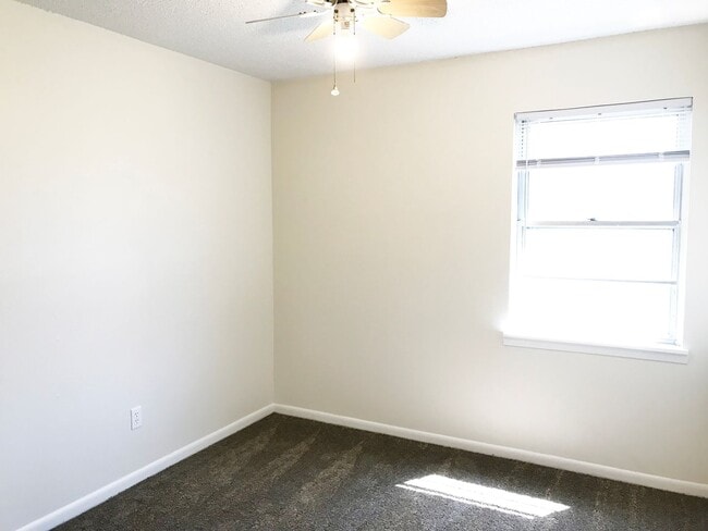 Building Photo - 1302 S 23rd St