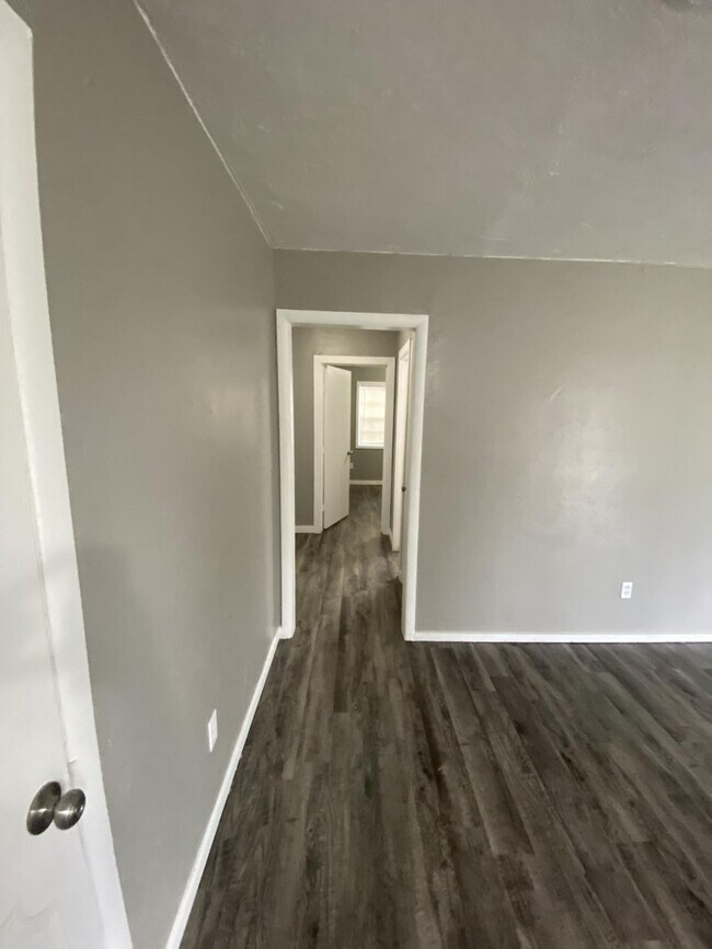 Building Photo - 1912 Overbrook Dr