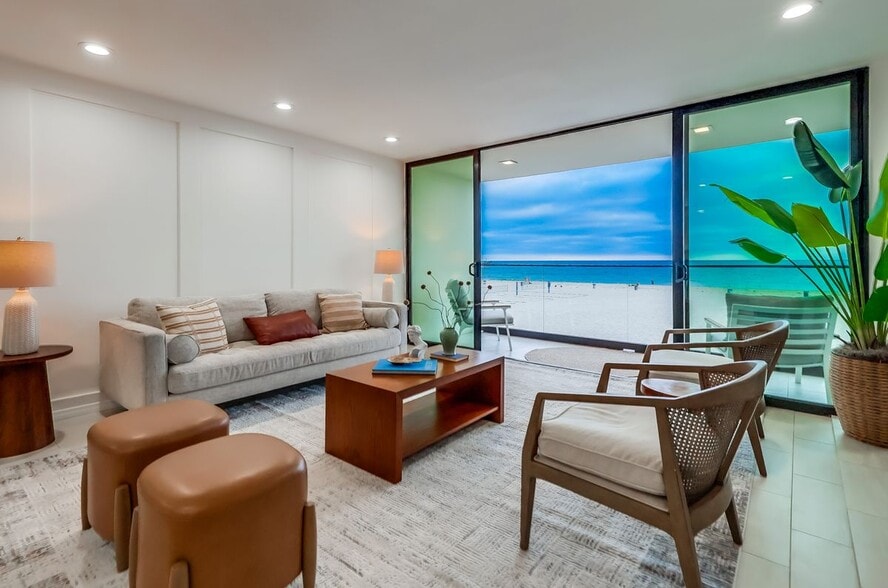 Building Photo - 1510 The Strand