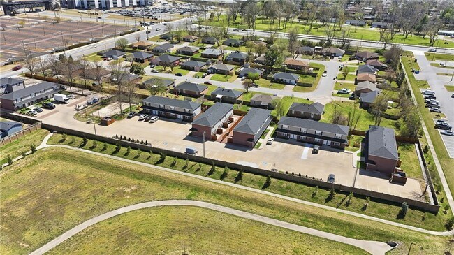 Building Photo - 2304 SE Jayel Terrace