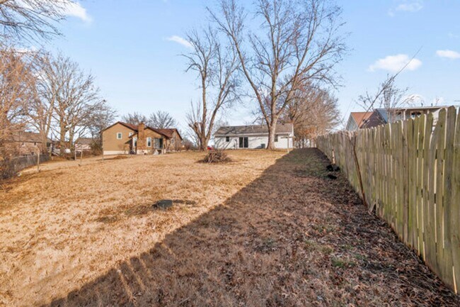 Building Photo - 246 SE 101st Rd