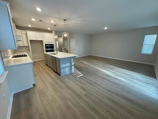 Building Photo - Bailey's Cove at Hilton Head Island | Where coastal living meets effortless elegance.