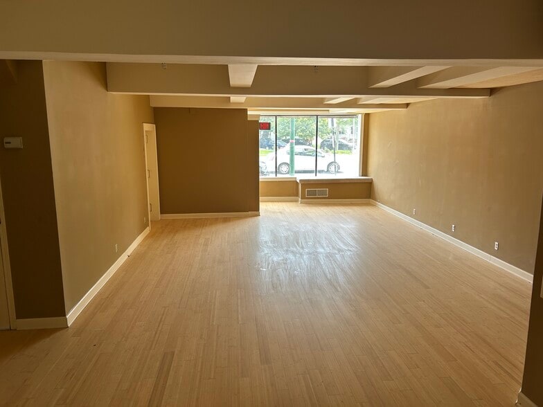 Building Photo - 5746 N Milwaukee Ave