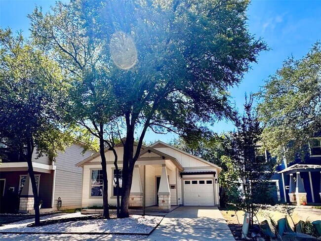 Building Photo - 2209 Independence Dr