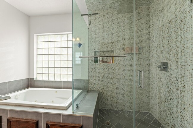 Building Photo - 44 Parkway Pl