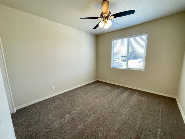 Building Photo - Beautiful 3 Bedroom Home in Southern Vistas w/ Solar!