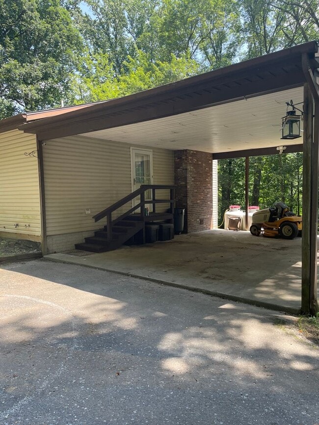 Building Photo - 3 Bedroom Home in Dauphin
