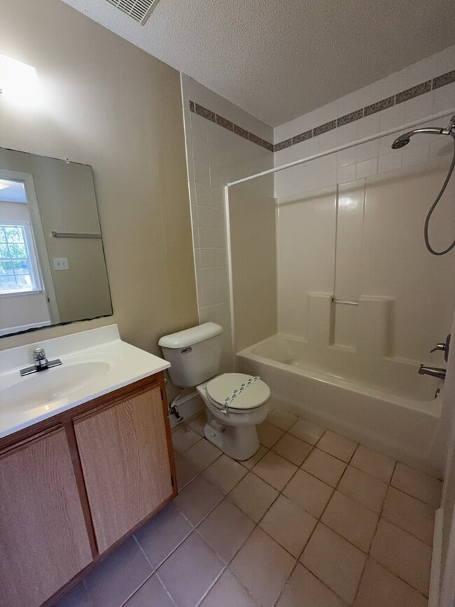Building Photo - 1121 Pueblo Dr