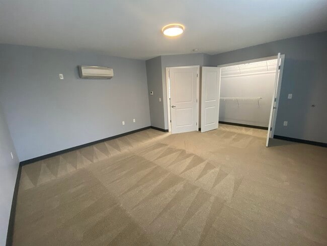 Building Photo - 27 E Ridge Dr