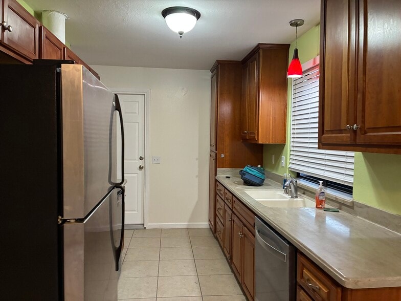Building Photo - 6620 Briartree Way