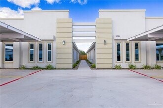 Building Photo - 11 Briggs Rd