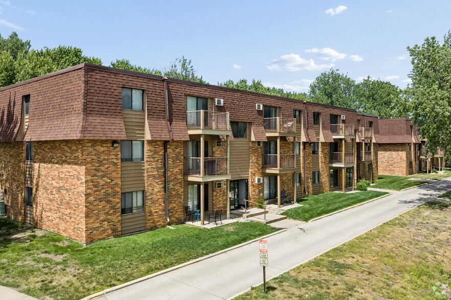 Building Photo - Bridgewood Estates