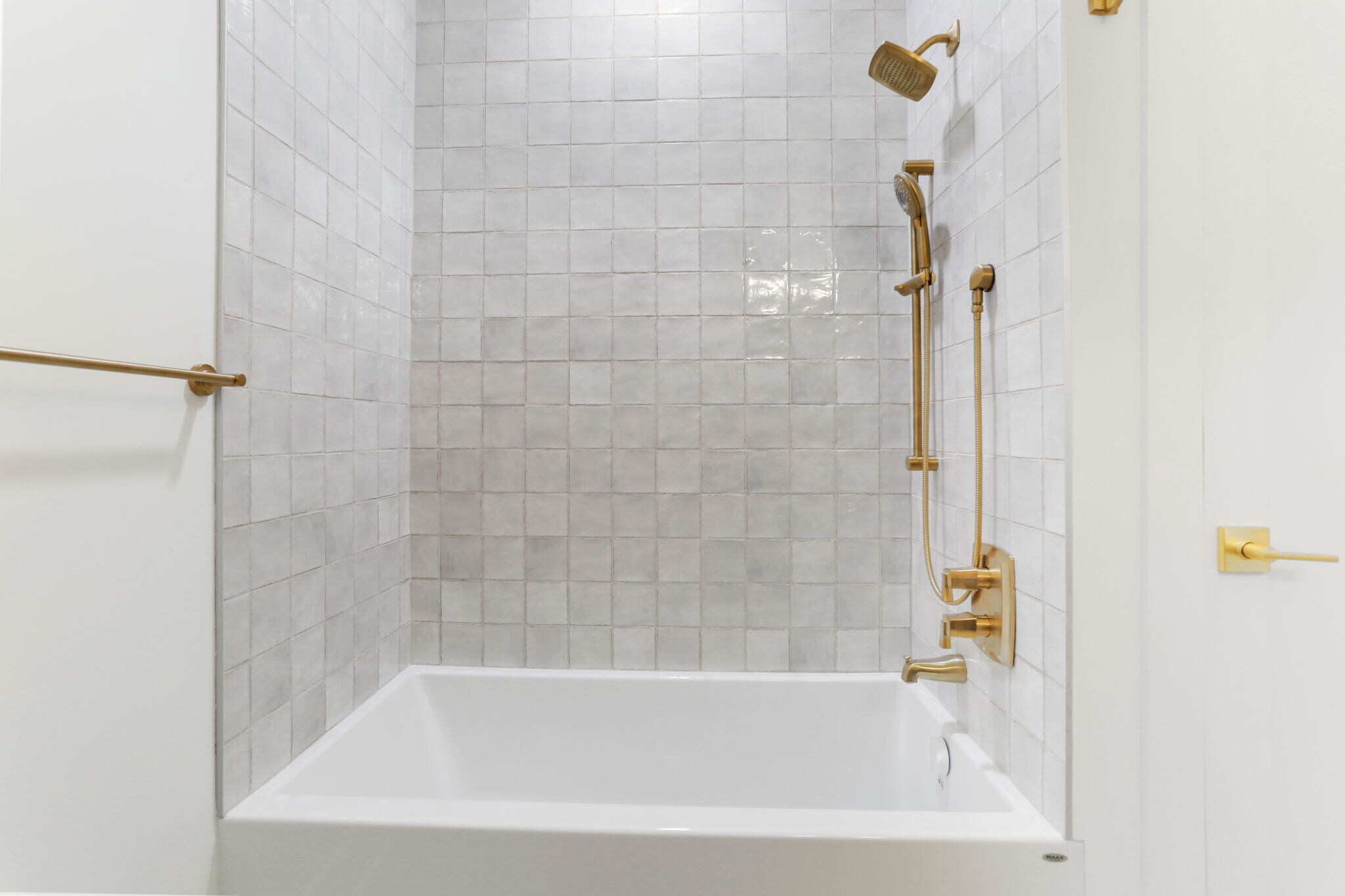 Building Photo - 100 E Putnam Ave