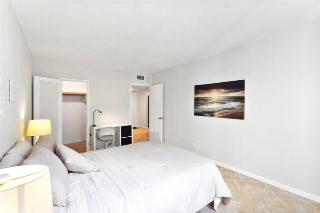 Building Photo - 251 S Cypress Rd