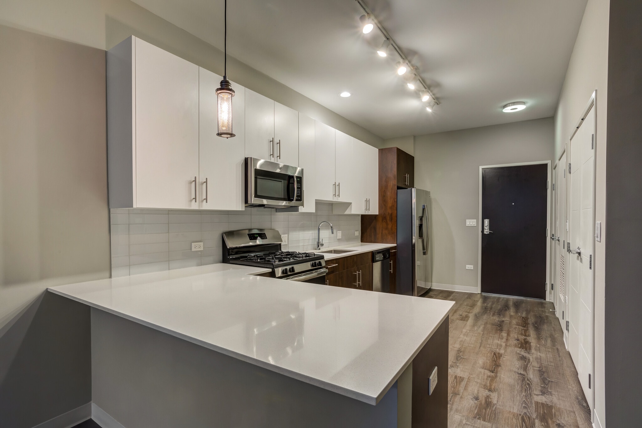 Building Photo - 851 W Grand Ave