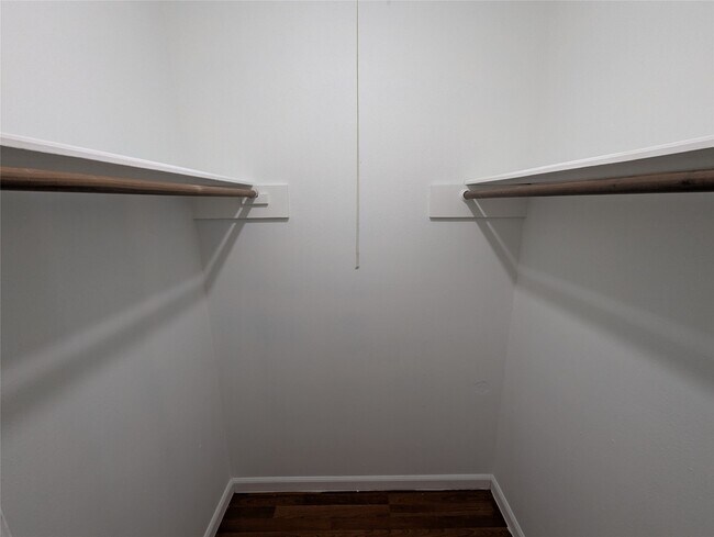 Building Photo - 17602 Crestline Rd