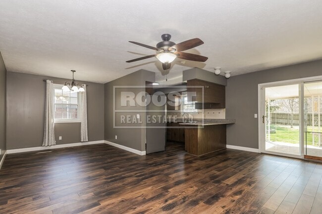 Building Photo - Three bedrooms, two bathroom single family home in Springfield.