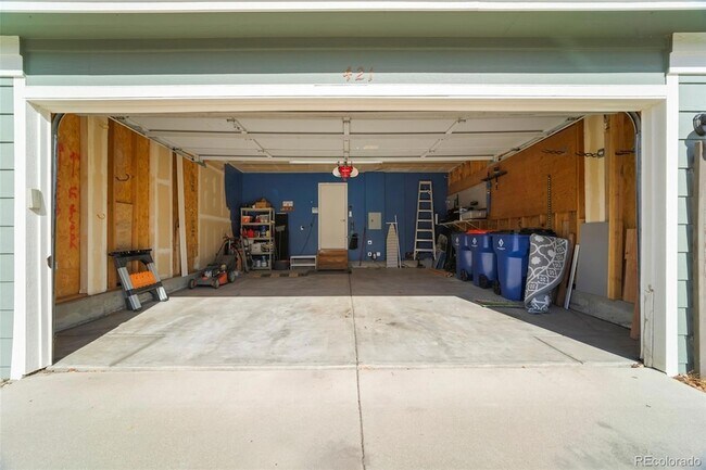 Building Photo - 421 W English Sparrow Dr