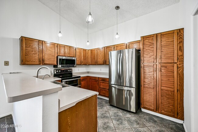 Building Photo - 324 S Rita Ln