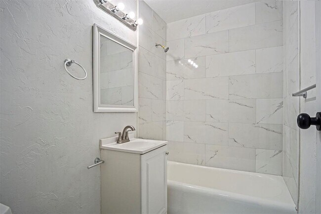 Building Photo - 609 SW 30th St