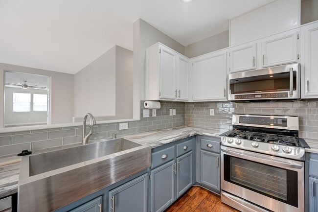 Building Photo - Stunning one story in the NW!