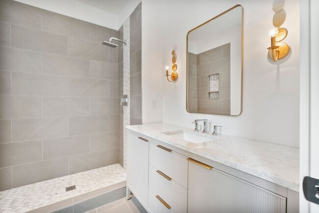 Building Photo - 129 French St