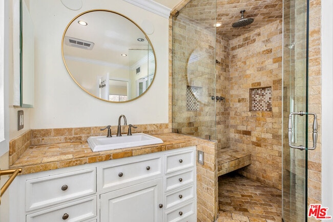 Building Photo - 9549 Dalegrove Dr