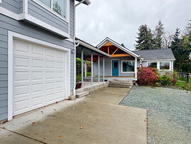 Building Photo - Jasmines Q