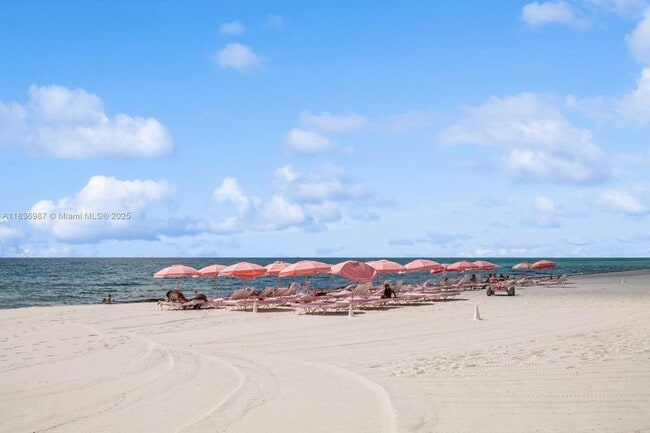 Building Photo - 4925 Collins Ave