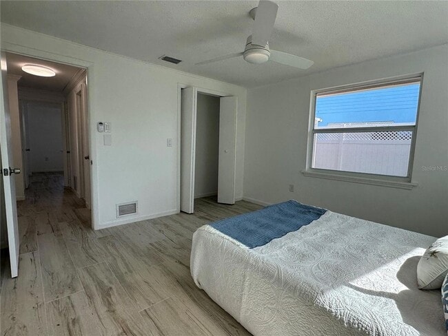 Building Photo - 812 Bayview Dr