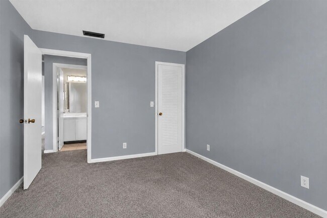 Building Photo - 10000 Meridian Way N