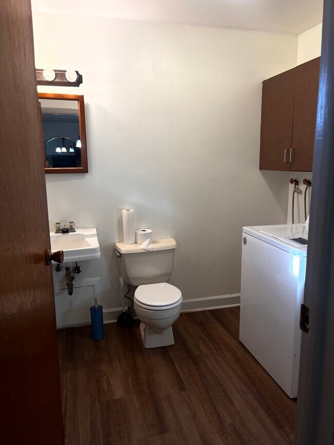 Building Photo - 5756 Kendon St