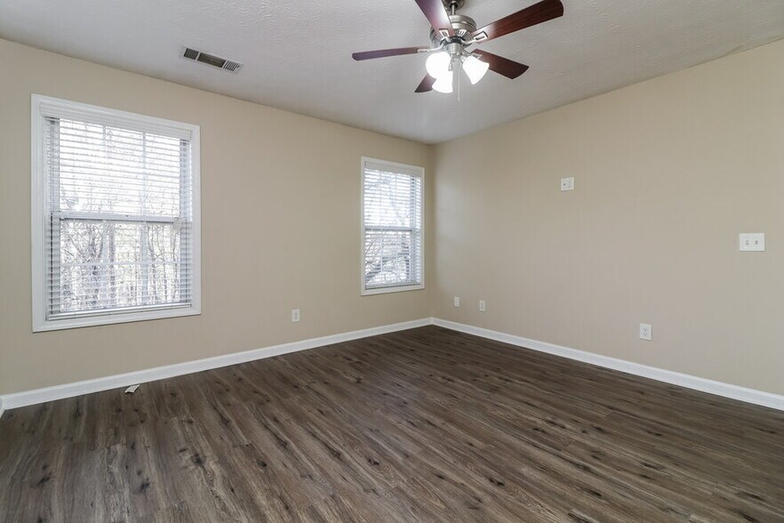 Building Photo - 300 Kentshire Pl NW