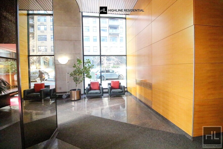 Building Photo - 250 EAST 40 STREET