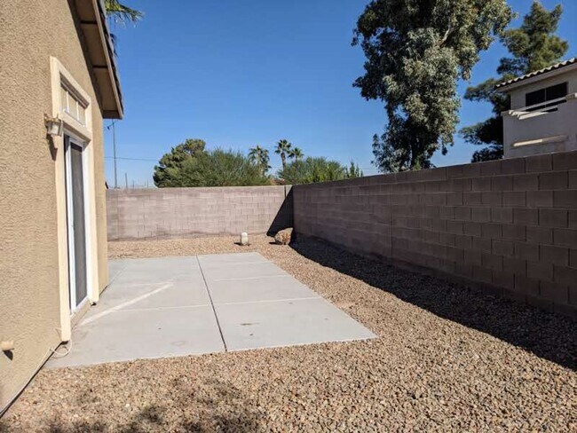 Building Photo - Awesome 3 Bedroom, 2 Bathroom 1 story home...