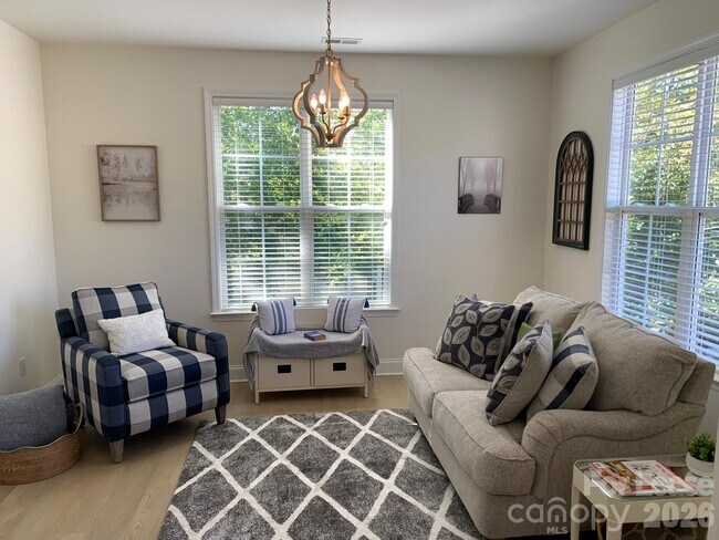 Building Photo - 9033 Rosalyn Glen Rd