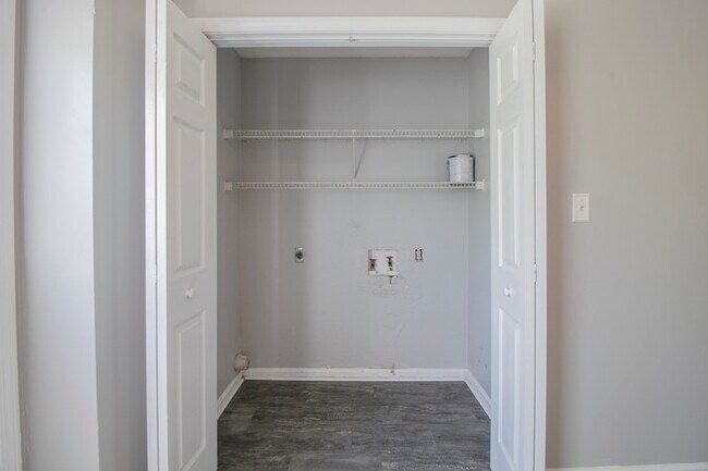 Building Photo - 571 Garnet Dr