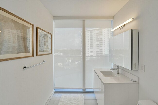 Building Photo - 2200 N Ocean Blvd