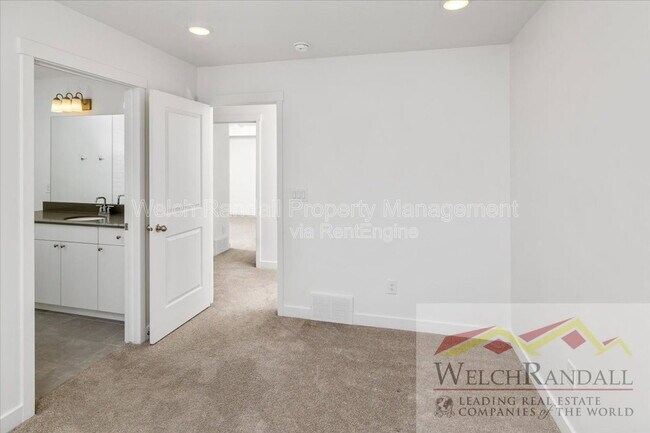 Building Photo - 82 E Weekes Wy