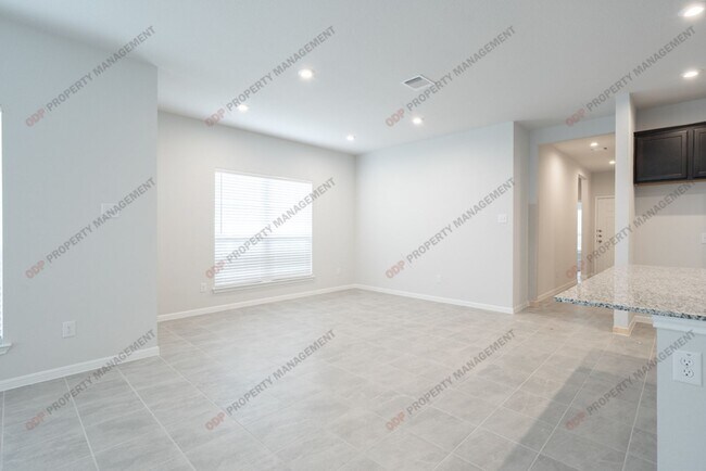 Building Photo - 424 Poplin Ln