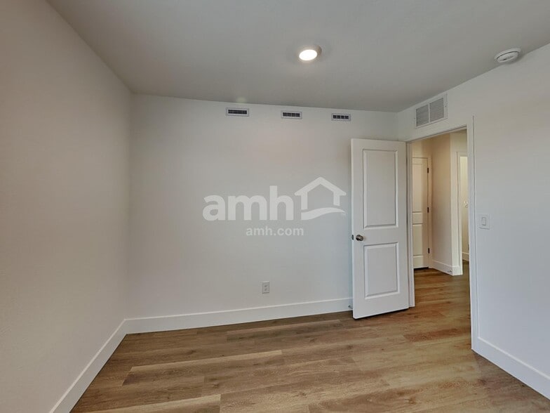 Building Photo - 10343 Bee Balm St